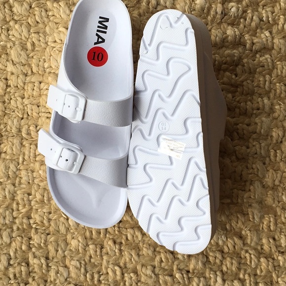 NWOT Mia White “Birkenstocks” - Picture 2 of 3